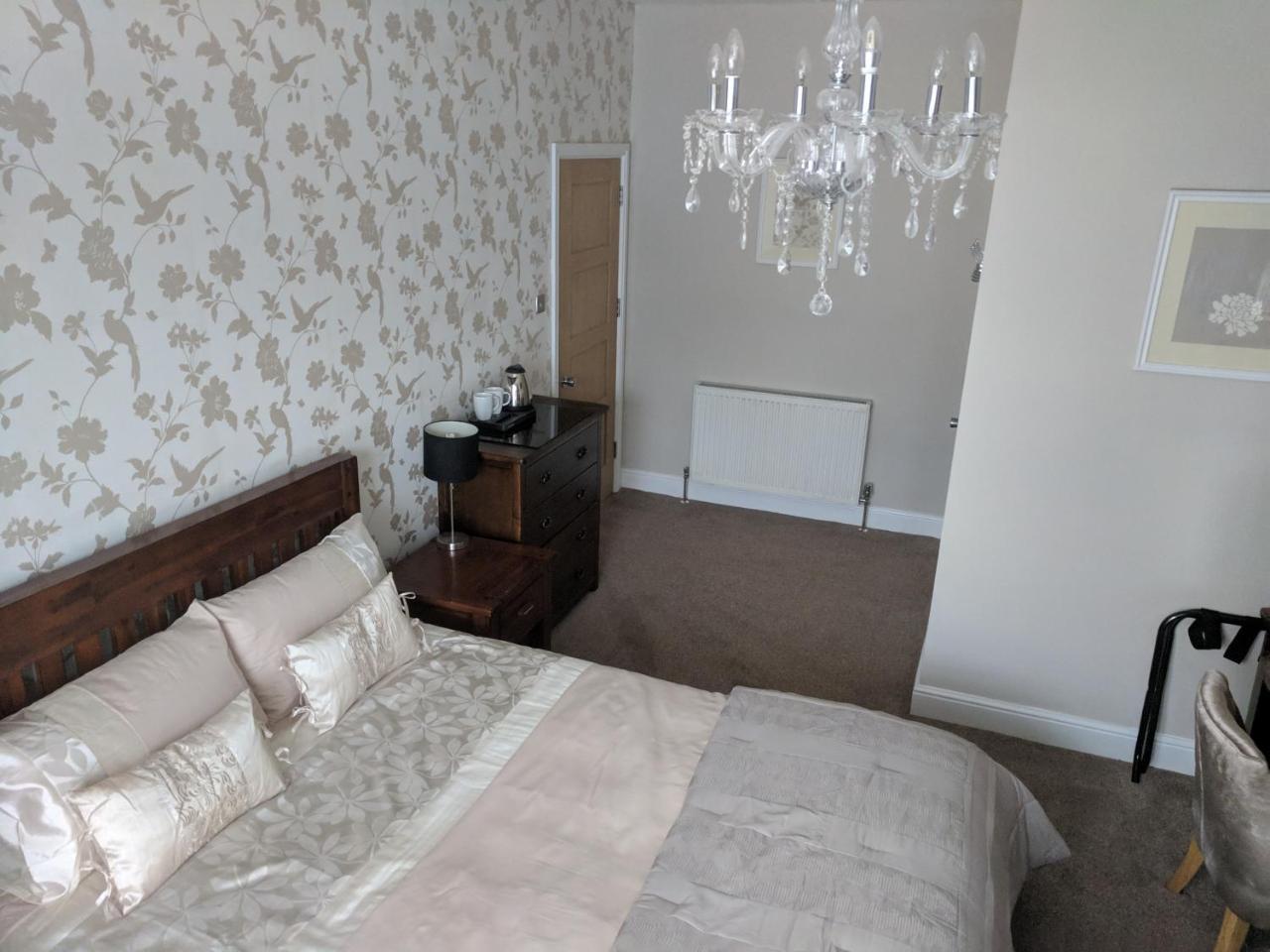 Lion House Bed & Breakfast With Restaurant Combe Martin Exteriör bild